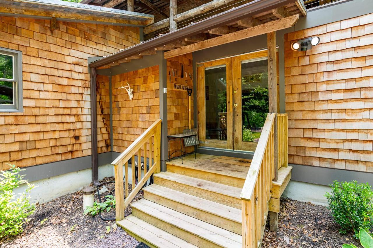Riverside Log Cabin W Hot Tub Fire Pit Huge Deck Rileyville Екстериор снимка