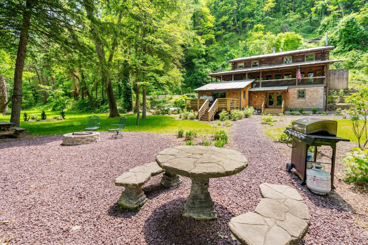 Riverside Log Cabin W Hot Tub Fire Pit Huge Deck Rileyville Екстериор снимка