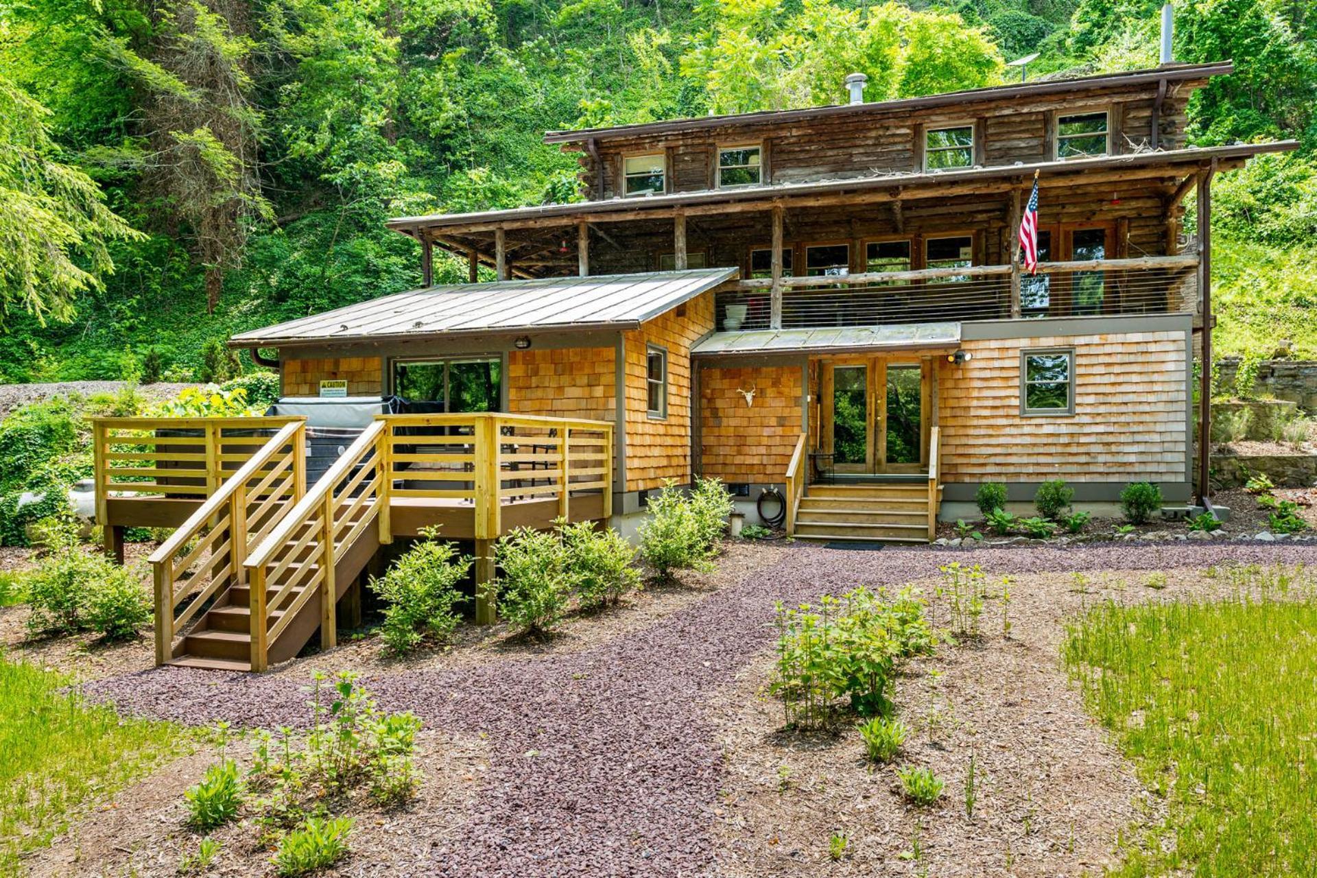 Riverside Log Cabin W Hot Tub Fire Pit Huge Deck Rileyville Екстериор снимка