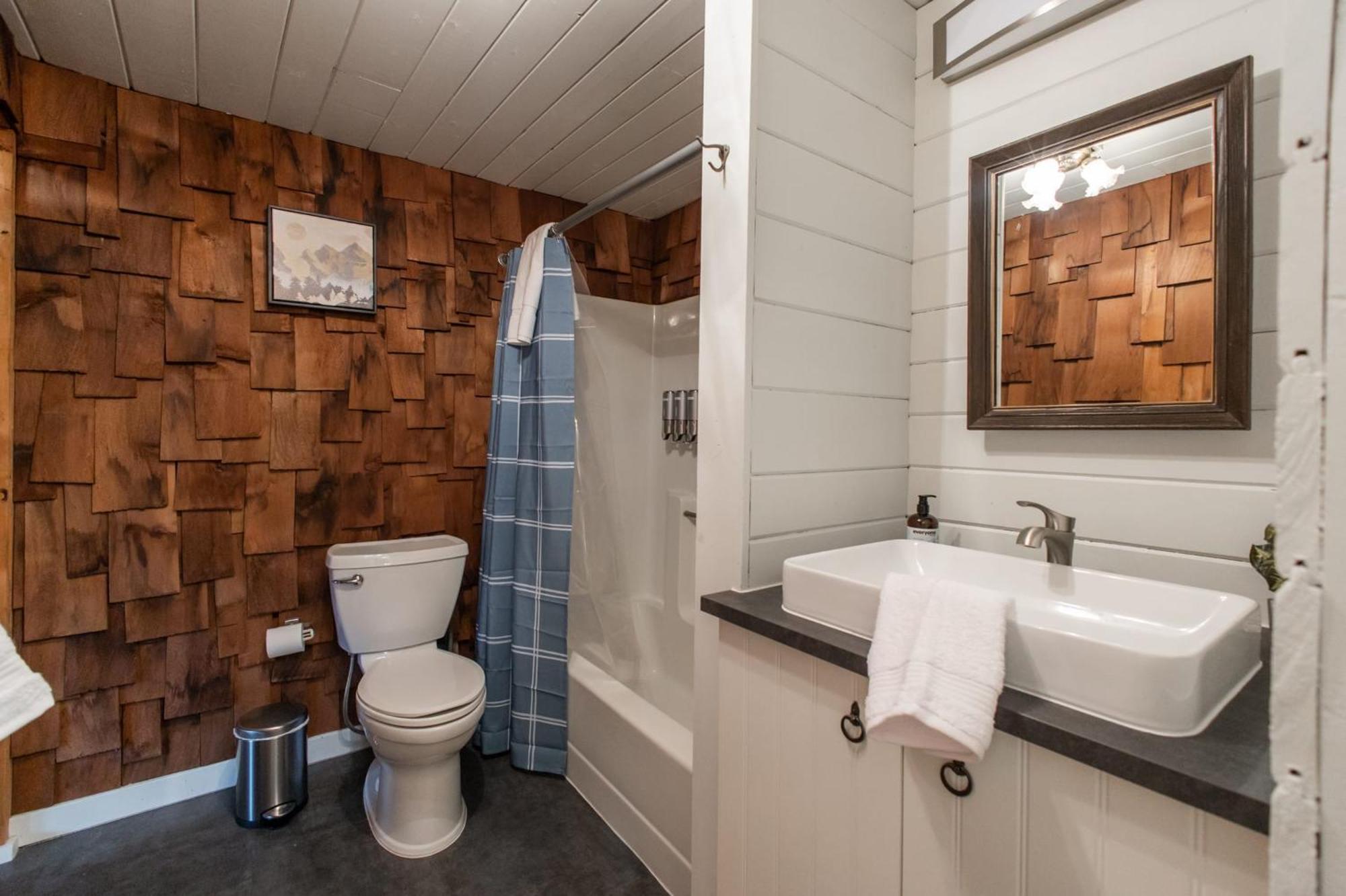 Riverside Log Cabin W Hot Tub Fire Pit Huge Deck Rileyville Екстериор снимка